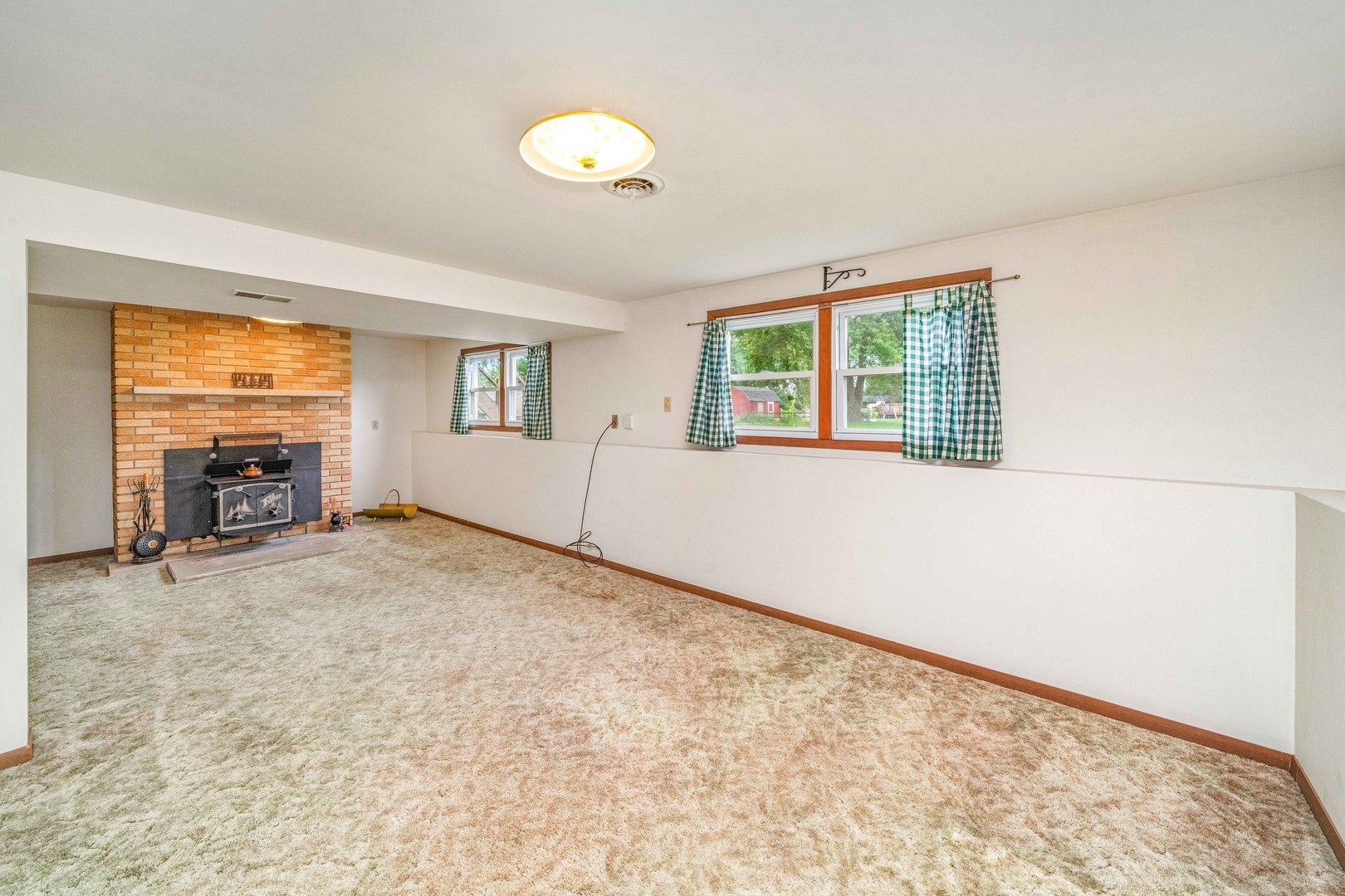 17624 Frazier Road Sandwich, IL 60548 - Photo 14 of 22 an empty room with windows