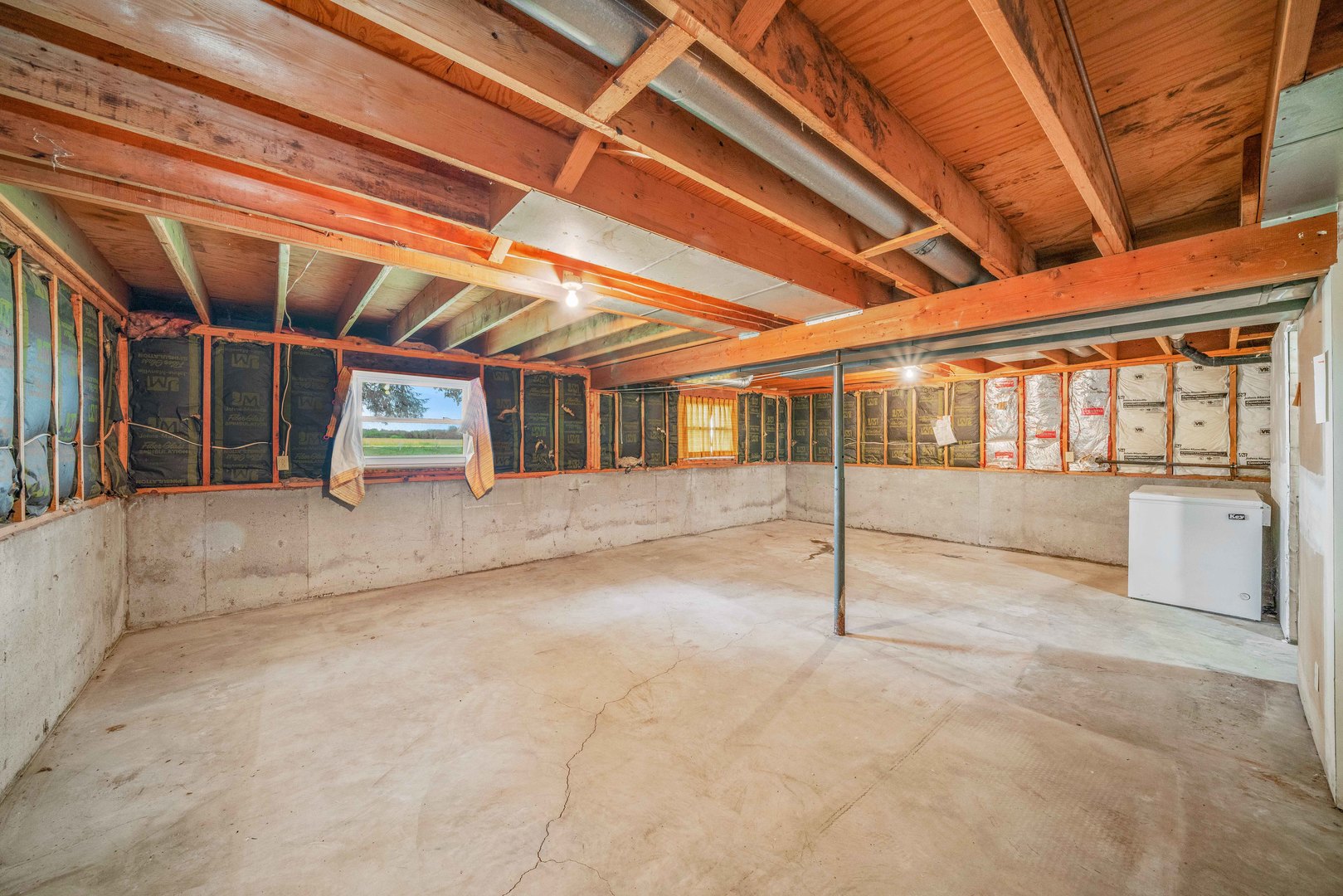 17624 Frazier Road Sandwich, IL 60548 - Photo 16 of 22 a view of empty room with wooden floor