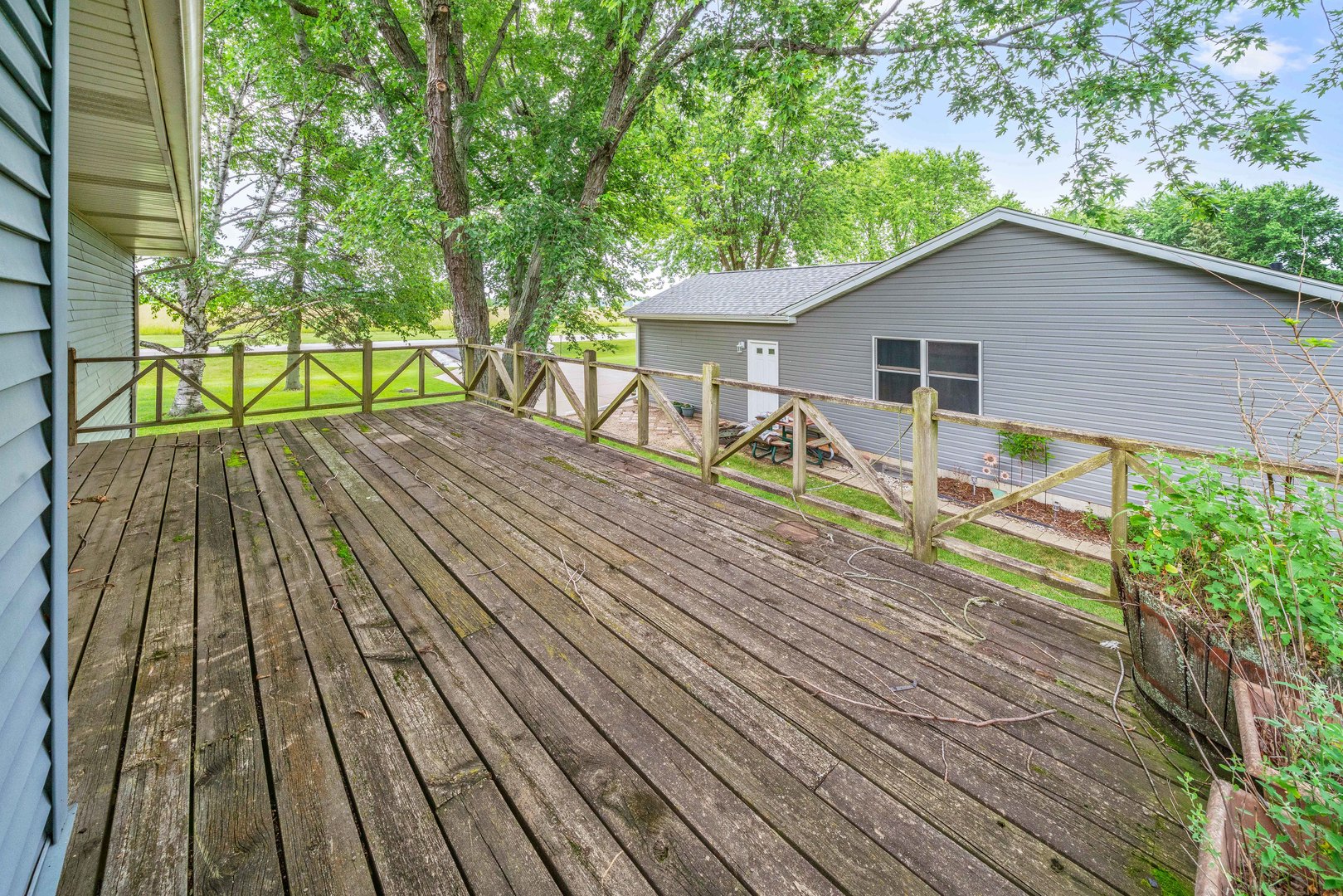 17624 Frazier Road Sandwich, IL 60548 - Photo 18 of 22 a house with wooden floor and outdoor space