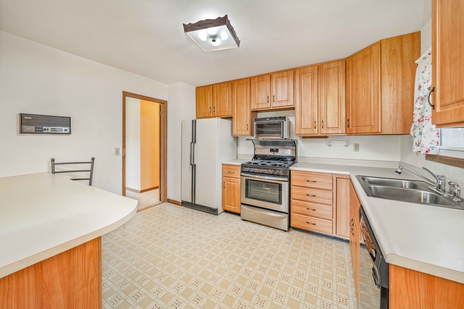 17624 Frazier Road Sandwich, IL 60548 - Photo 4 of 22 a kitchen with stainless steel appliances a refrigerator sink and stove