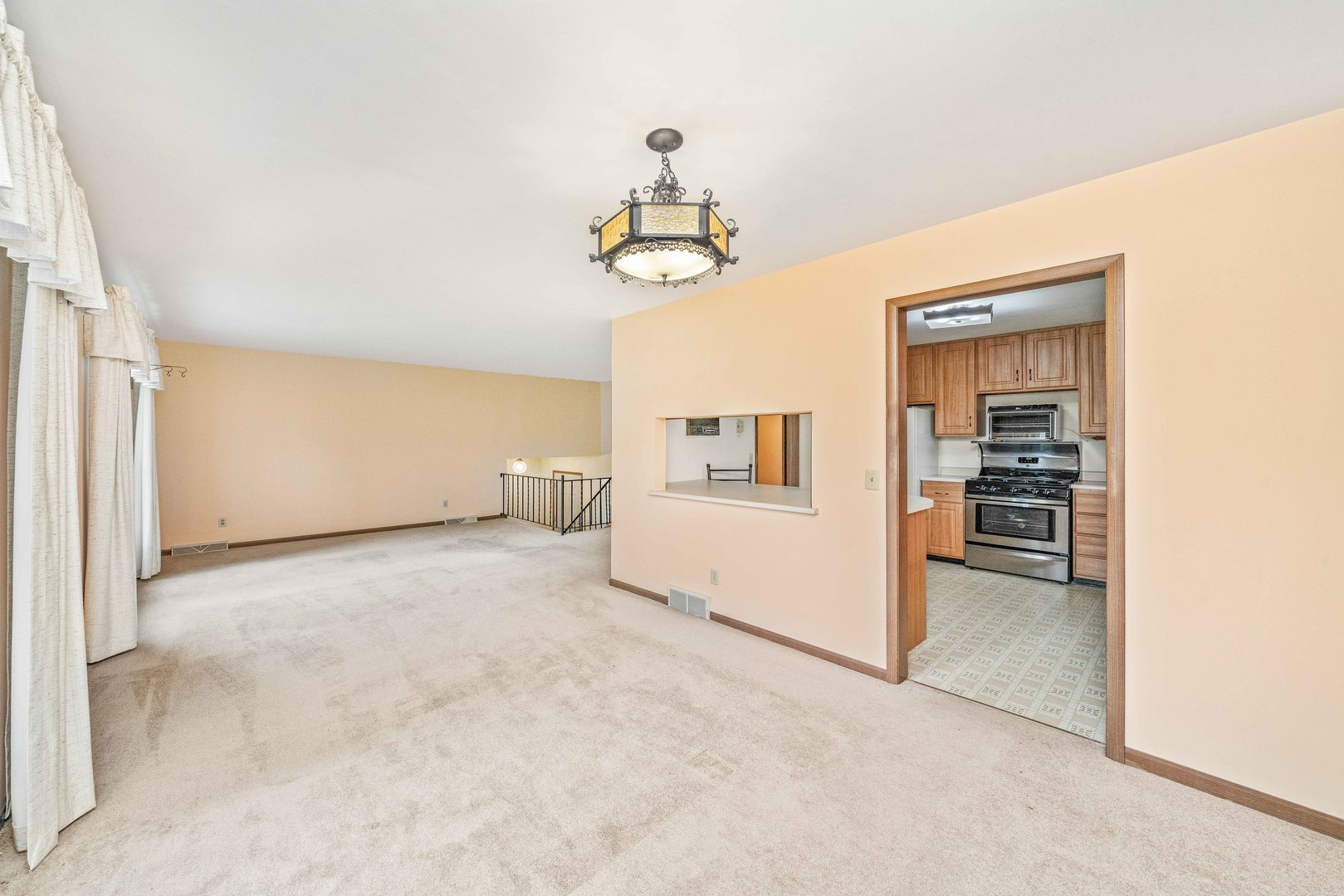 17624 Frazier Road Sandwich, IL 60548 - Photo 5 of 22 a view of a livingroom with a chandelier