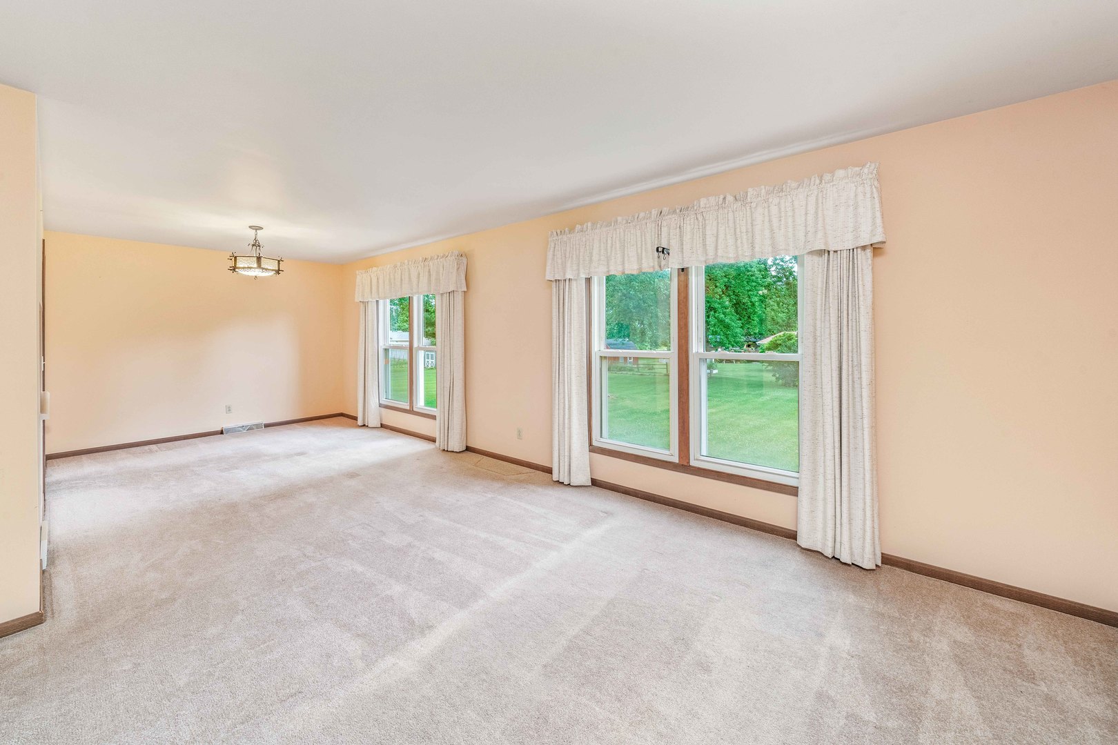 17624 Frazier Road Sandwich, IL 60548 - Photo 7 of 22 an empty room with windows and view