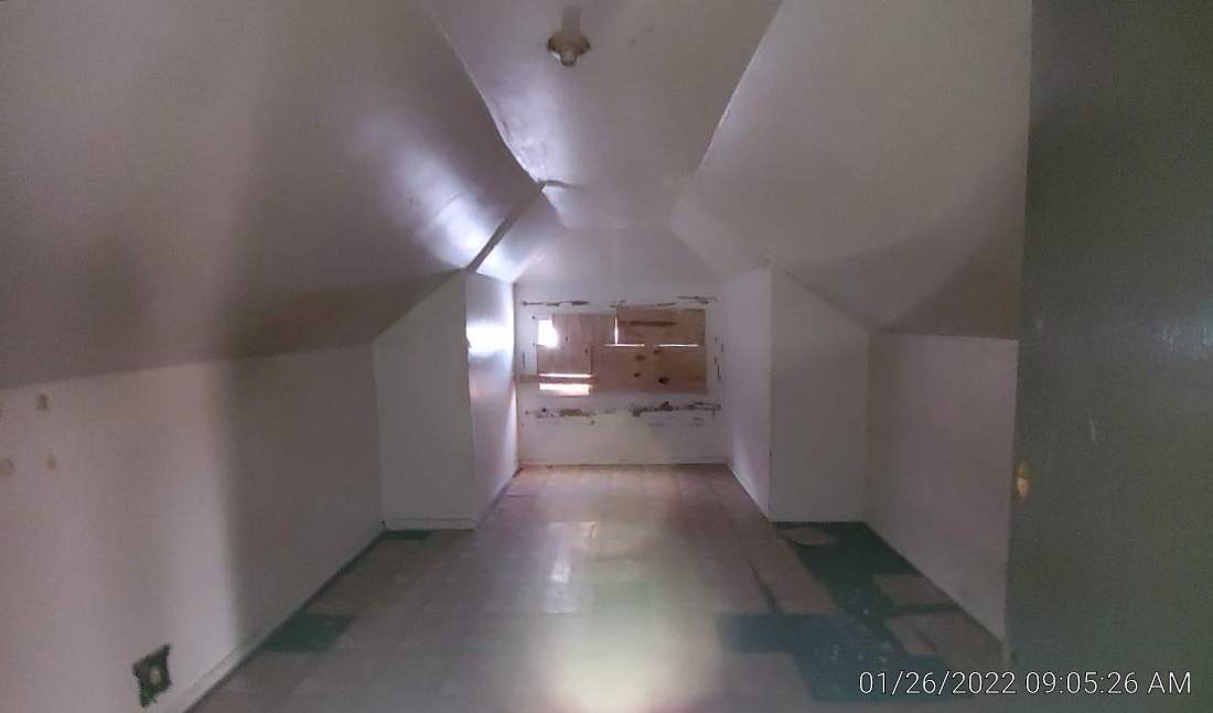 2706 East 78th Street Chicago, IL 60649 - Photo 9 of 10 a view of a hallway