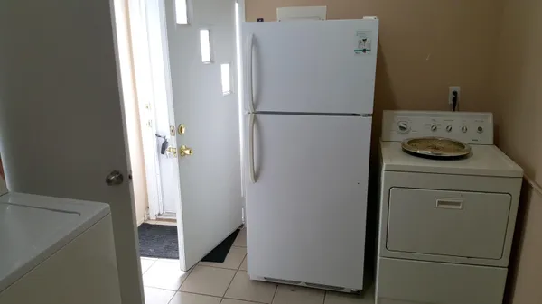 $1,600 | 100 West Harwood Avenue, Madison Heights, MI 48071