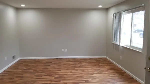 $1,600 | 100 West Harwood Avenue, Madison Heights, MI 48071