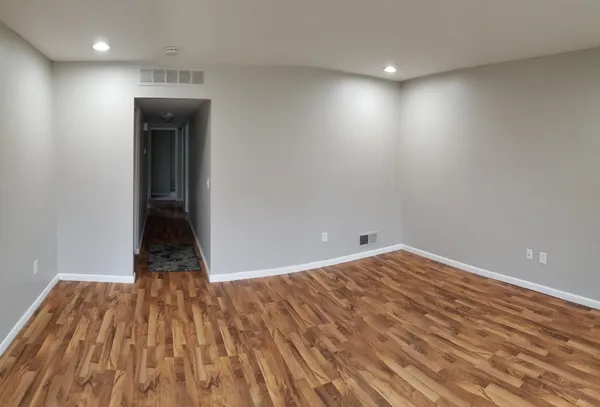 $1,600 | 100 West Harwood Avenue, Madison Heights, MI 48071