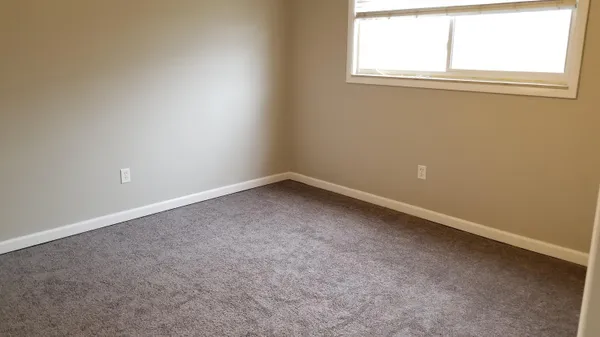 $1,600 | 100 West Harwood Avenue, Madison Heights, MI 48071