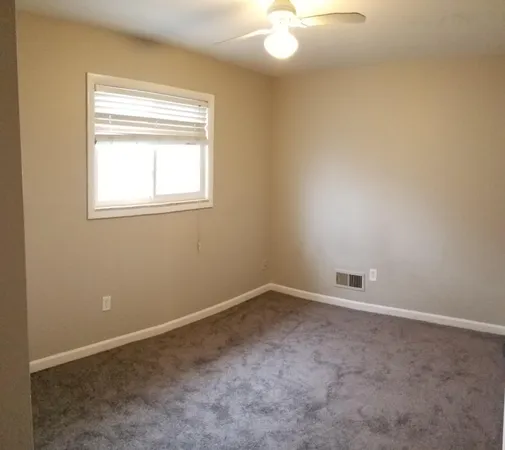 $1,600 | 100 West Harwood Avenue, Madison Heights, MI 48071