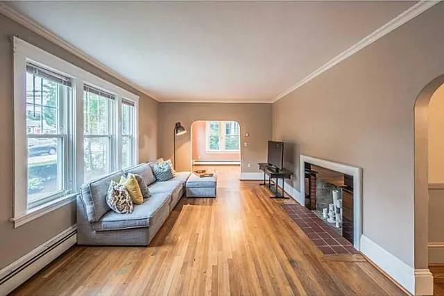 $2,400 | 99 Oak Hill Avenue, Pawtucket, RI 02860