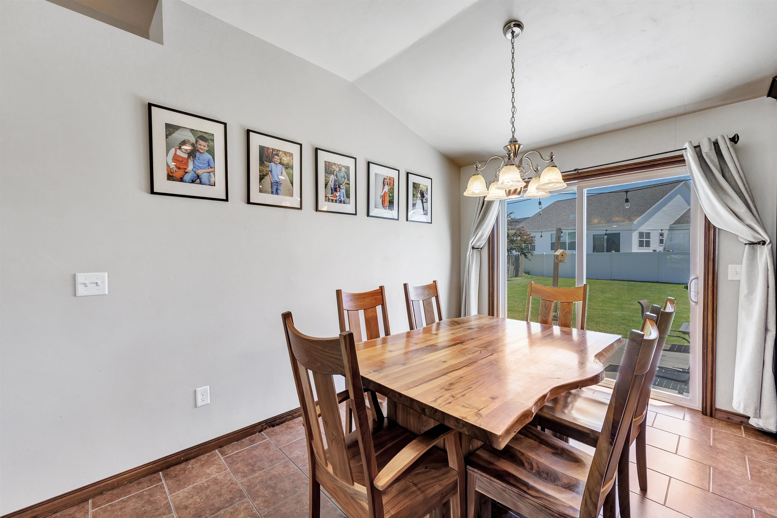 1659 Ontario Road Green Bay, WI 54311 - Photo 6 of 37