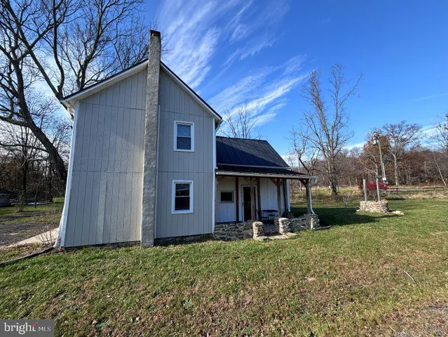$1,900 | 20853 Greengarden Road, Bluemont, VA 20135
