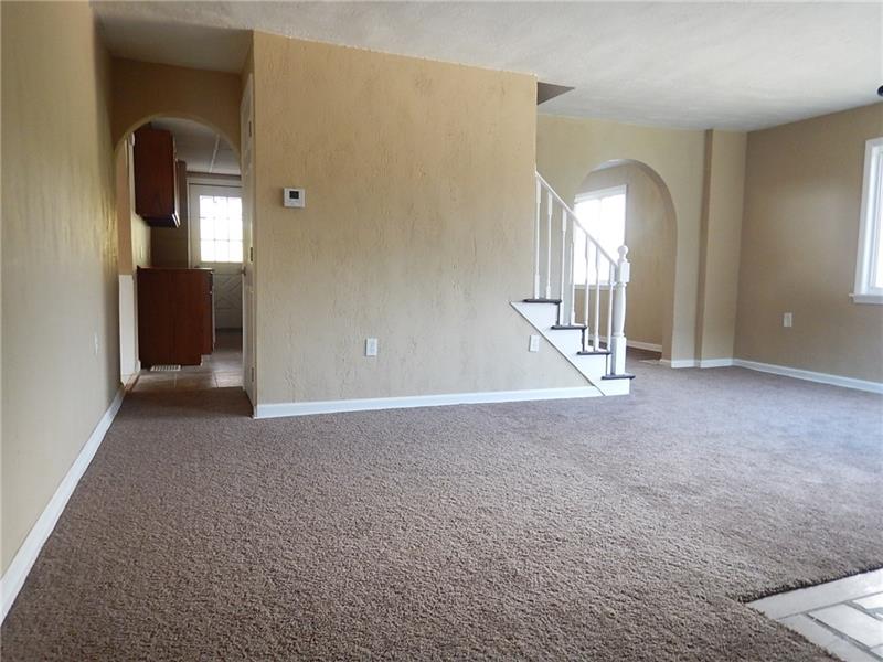 LARGE LIVING ROOM...