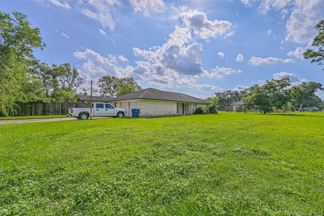 a view of a house with a back yard