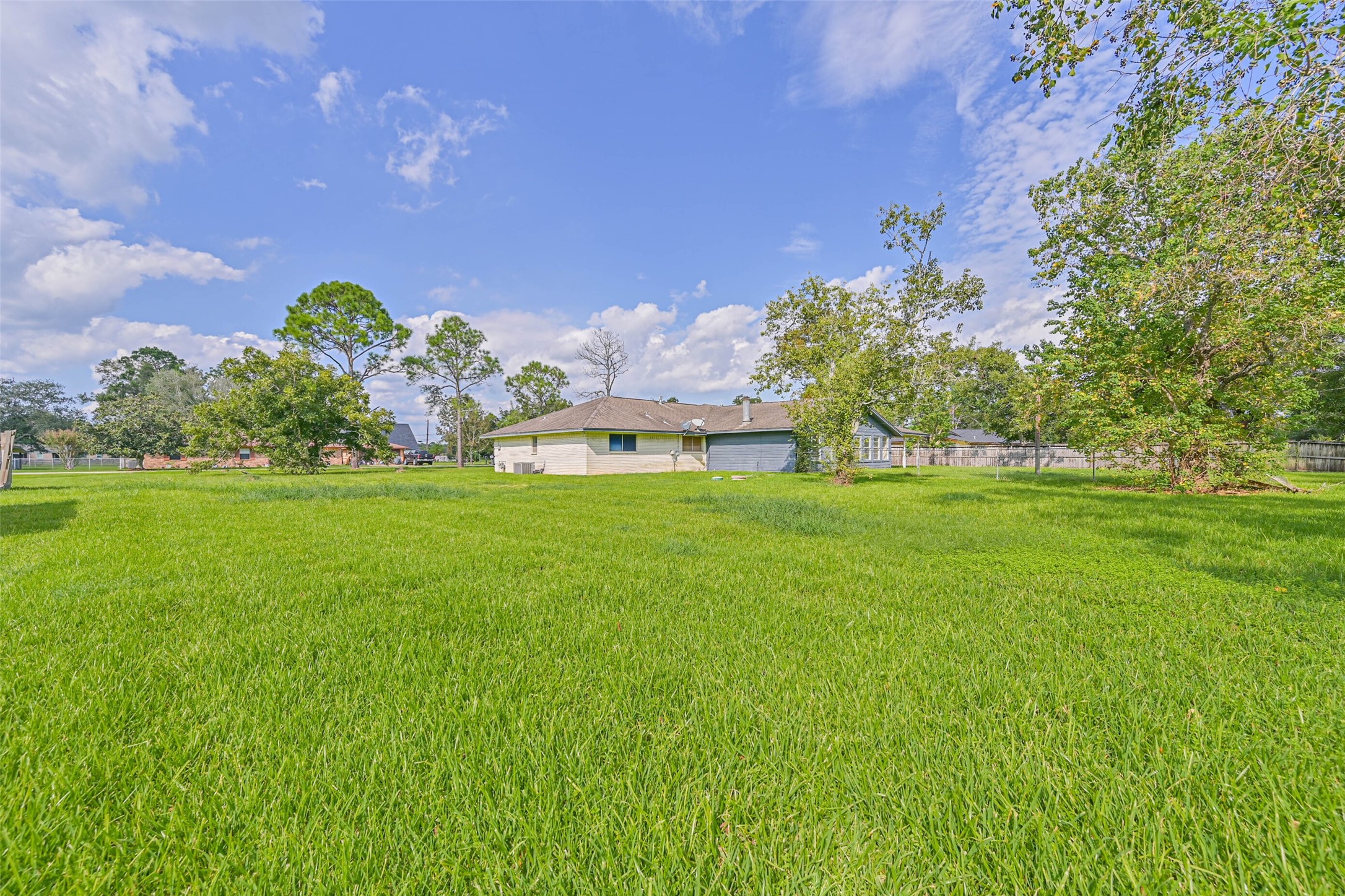 103 Deaton Street Freeport, TX 77541 - Photo 6 of 25 a backyard of a house with lots of green space