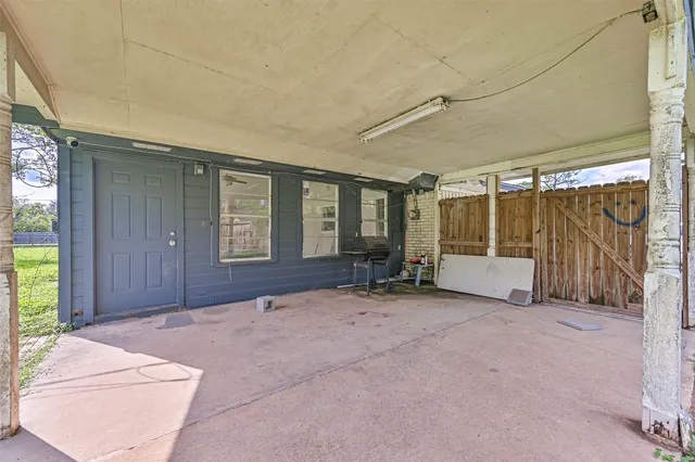 a view of a house with porch