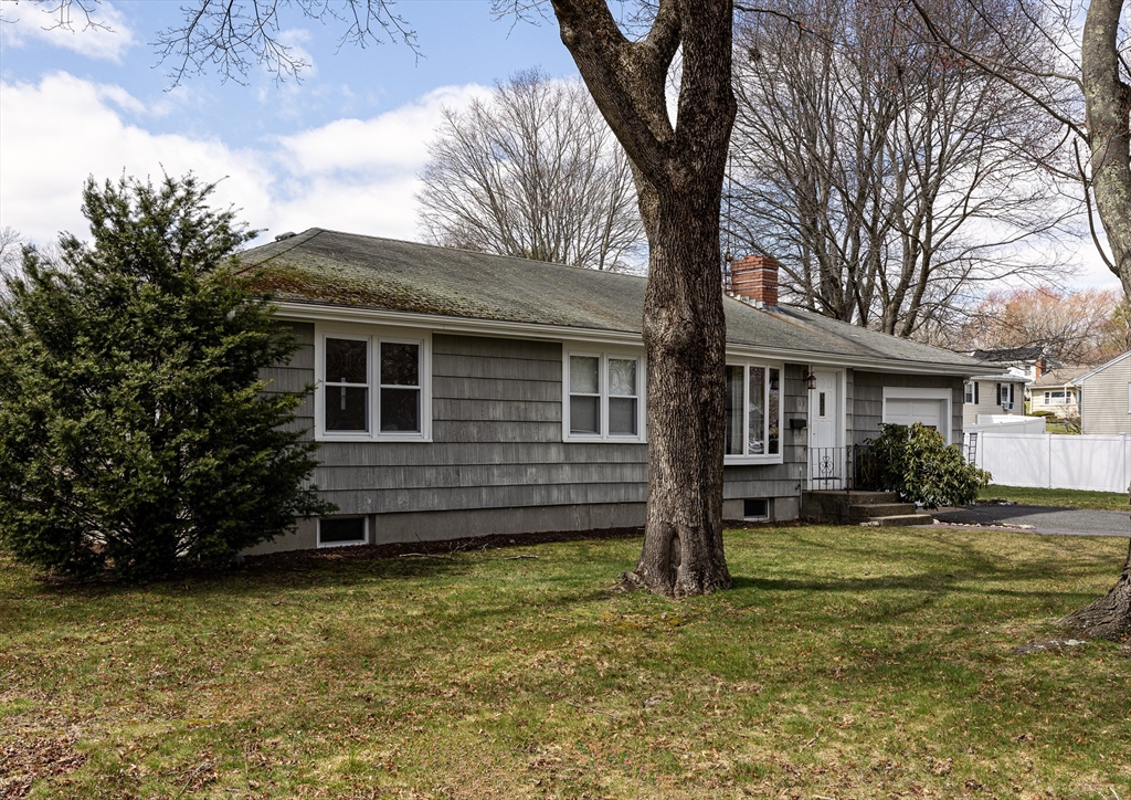 13 Ballydrain Road Framingham, MA 01701 - Photo 3 of 24