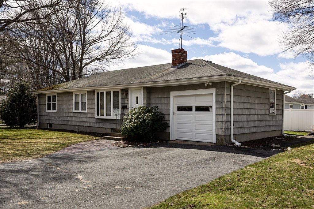 13 Ballydrain Road Framingham, MA 01701 - Photo 4 of 24