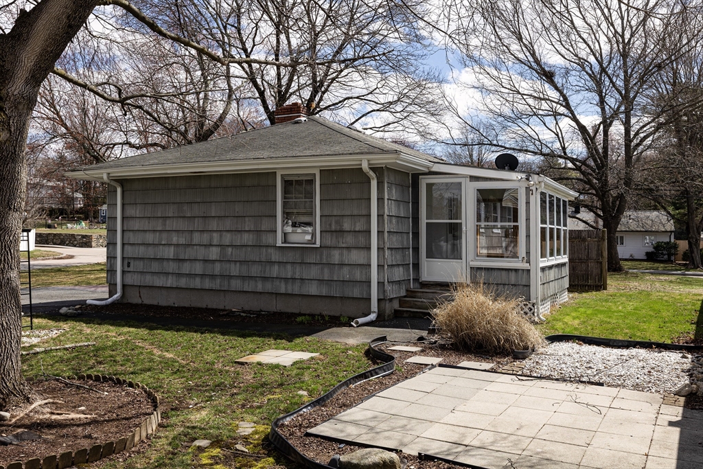 13 Ballydrain Road Framingham, MA 01701 - Photo 5 of 24