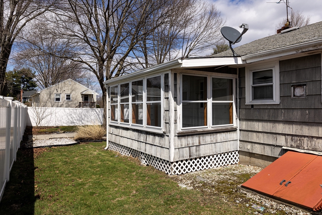 13 Ballydrain Road Framingham, MA 01701 - Photo 6 of 24