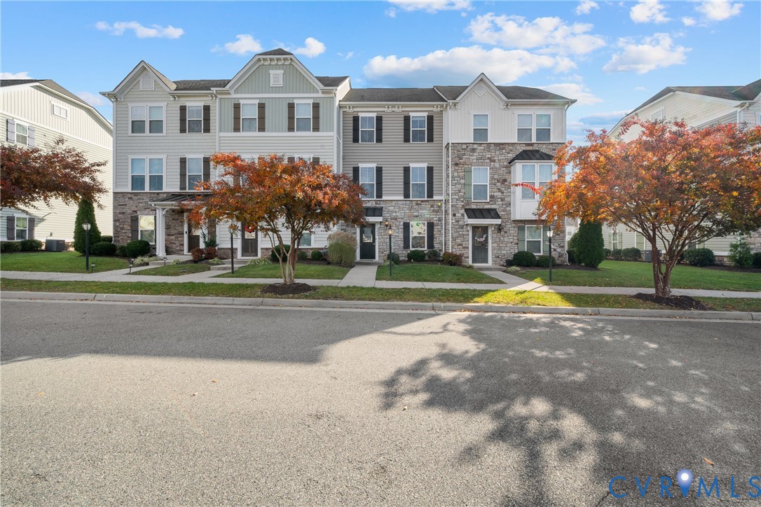 7849 Chasing Lane Richmond, VA 23237 - Photo 28 of 29 View of front of property with stone siding