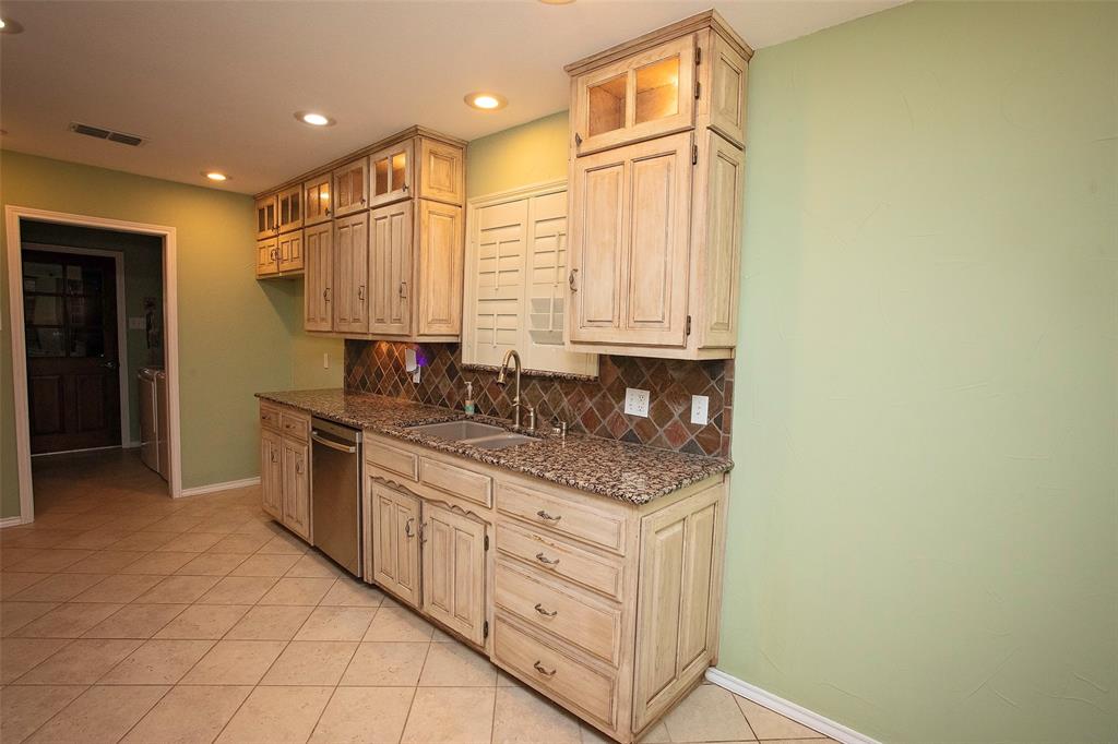 1305 Cliff Drive Graham, TX 76450 - Photo 15 of 37 a bathroom with a granite countertop sink and a mirror
