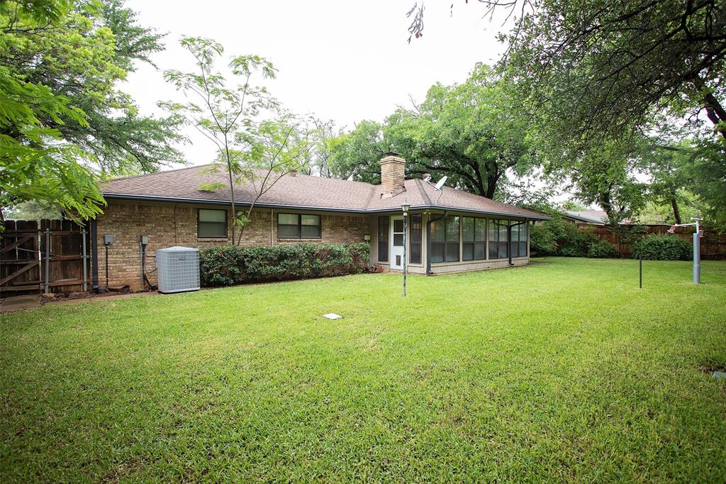 1305 Cliff Drive Graham, TX 76450 - Photo 31 of 32 a front view of a house with yard