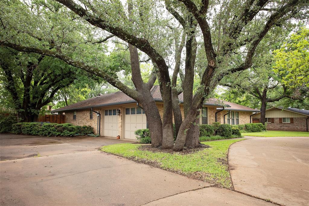 1305 Cliff Drive Graham, TX 76450 - Photo 5 of 32 a front view of a house with a yard and trees