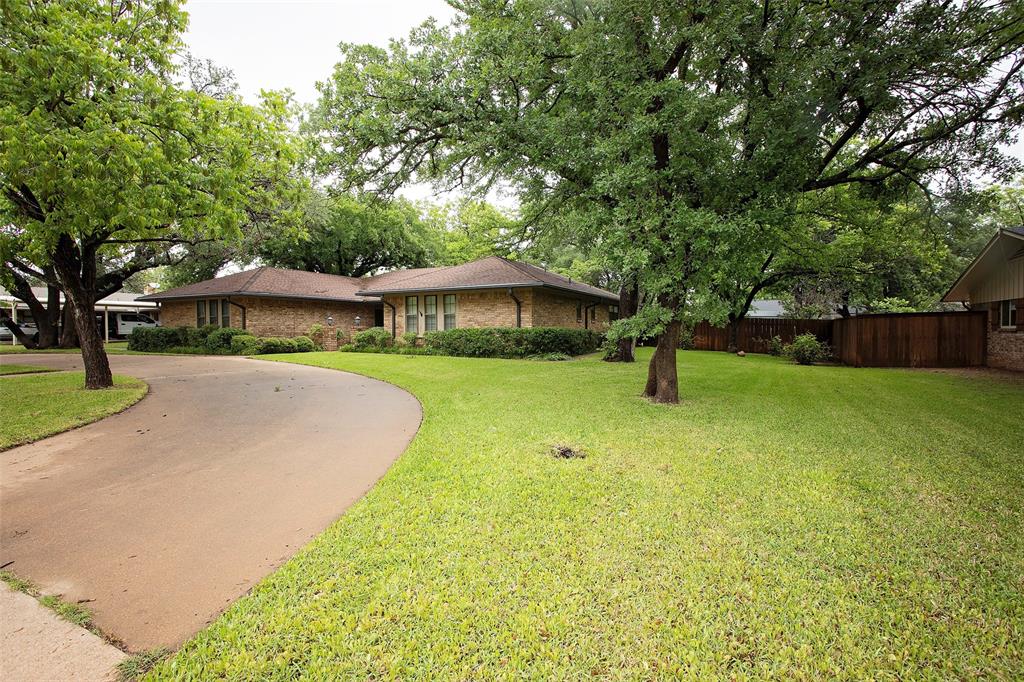 1305 Cliff Drive Graham, TX 76450 - Photo 6 of 37 a view of a house with swimming pool and sitting area