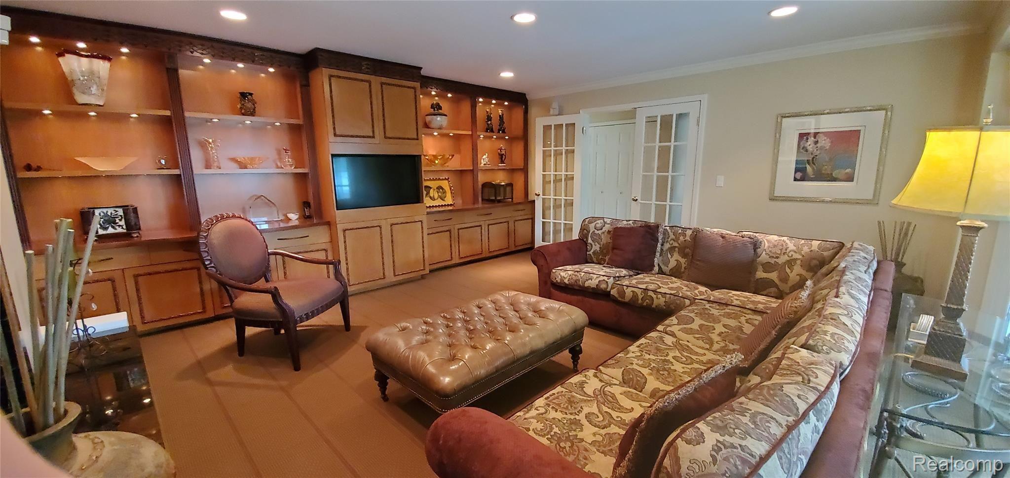 5318 Watergate Road West Bloomfield, MI 48323 - Photo 5 of 19 Watergate FR 2.jpg