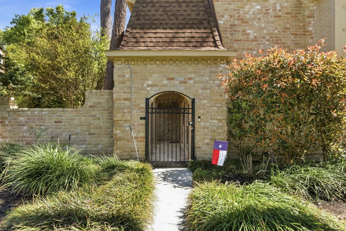 17010 Hillswind Circle Spring, TX 77379 - Photo 4 of 45