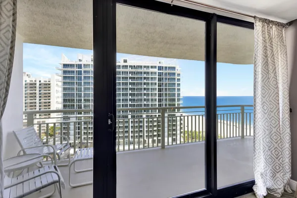 $3,300 | 3000 North Ocean Drive, Unit 17B, Singer Island, FL 33404