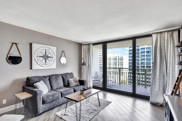 $3,300 | 3000 North Ocean Drive, Unit 17B, Singer Island, FL 33404