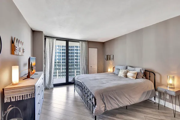 $3,300 | 3000 North Ocean Drive, Unit 17B, Singer Island, FL 33404