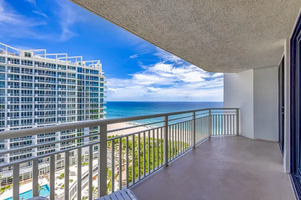 $3,300 | 3000 North Ocean Drive, Unit 17B, Singer Island, FL 33404