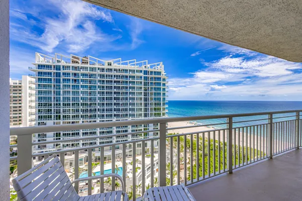 $3,300 | 3000 North Ocean Drive, Unit 17B, Singer Island, FL 33404