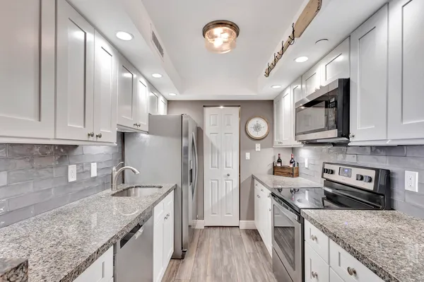 $3,300 | 3000 North Ocean Drive, Unit 17B, Singer Island, FL 33404