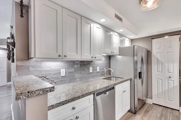 $3,300 | 3000 North Ocean Drive, Unit 17B, Singer Island, FL 33404