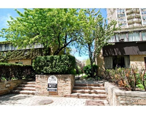 562 West Stratford Place Chicago, IL 60657 - Photo 1 of 10 a view of outdoor space yard and tree