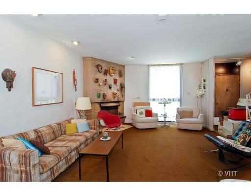 562 West Stratford Place Chicago, IL 60657 - Photo 2 of 10 a living room with furniture and a window