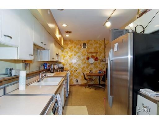 562 West Stratford Place Chicago, IL 60657 - Photo 3 of 10 a kitchen with refrigerator and cabinets