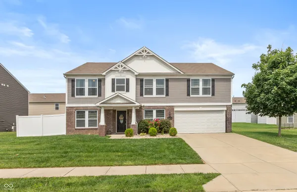 $325,000 | 4674 Maplelawn Drive, Columbus, IN 47203