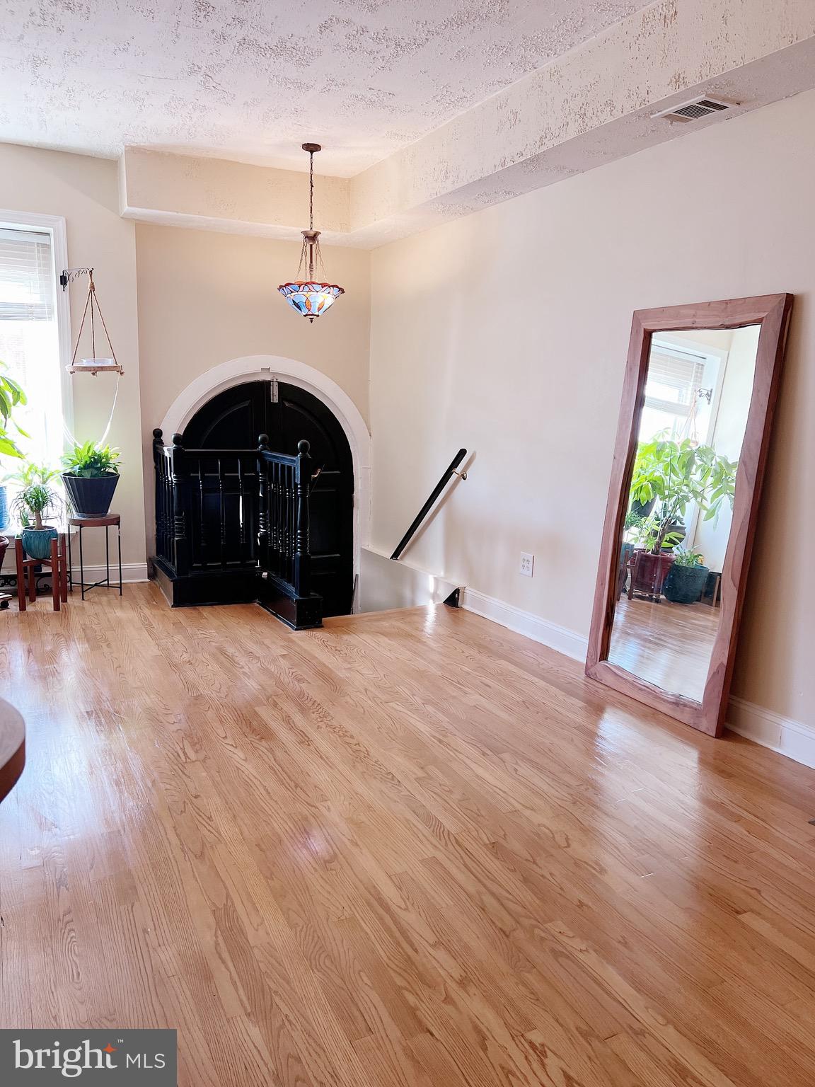 2263 Madison Avenue Baltimore, MD 21217 - Photo 4 of 41