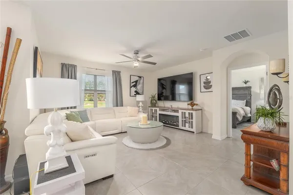 $2,100 | 149 Hickory Course, Ocala, FL 34472