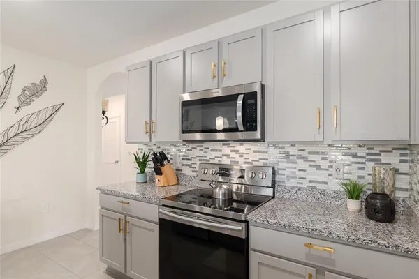 $2,100 | 149 Hickory Course, Ocala, FL 34472