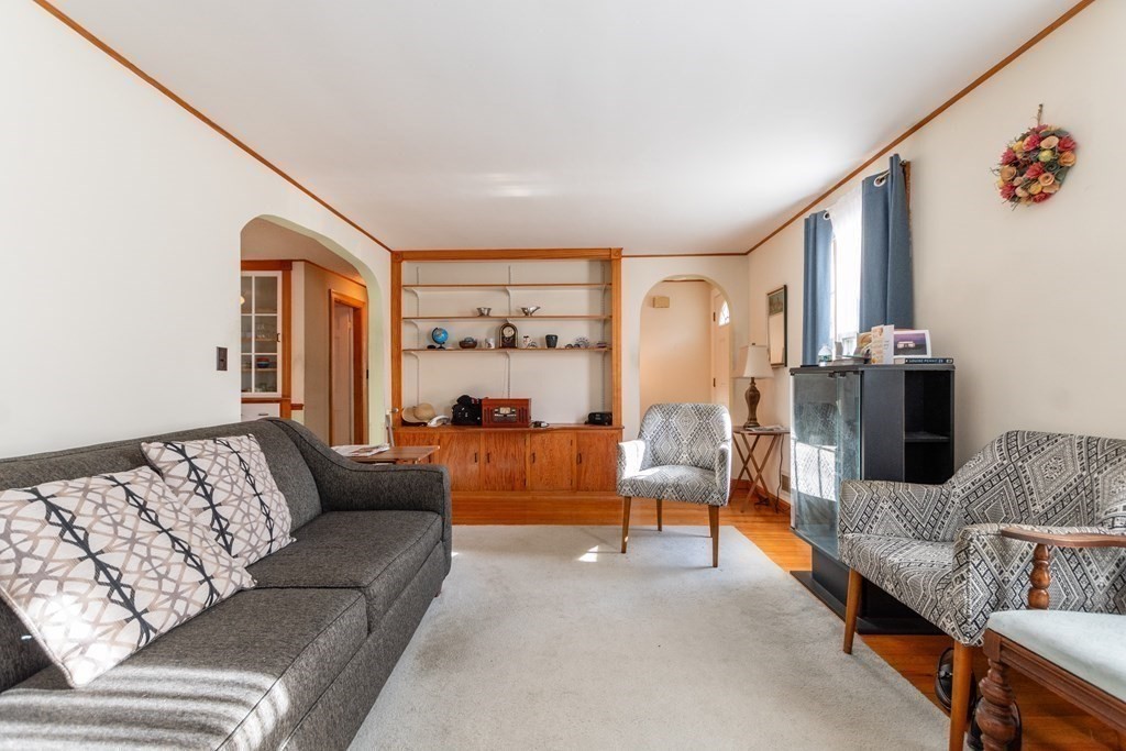 6 Clifton Road Natick, MA 01760 - Photo 5 of 38 Gallery Image 5