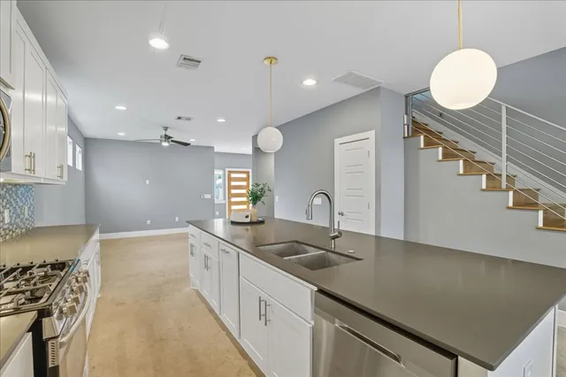 $1,990 | 6902 Bennett Avenue, Unit B, Austin, TX 78752