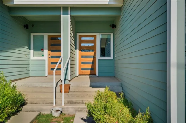 $1,990 | 6902 Bennett Avenue, Unit B, Austin, TX 78752