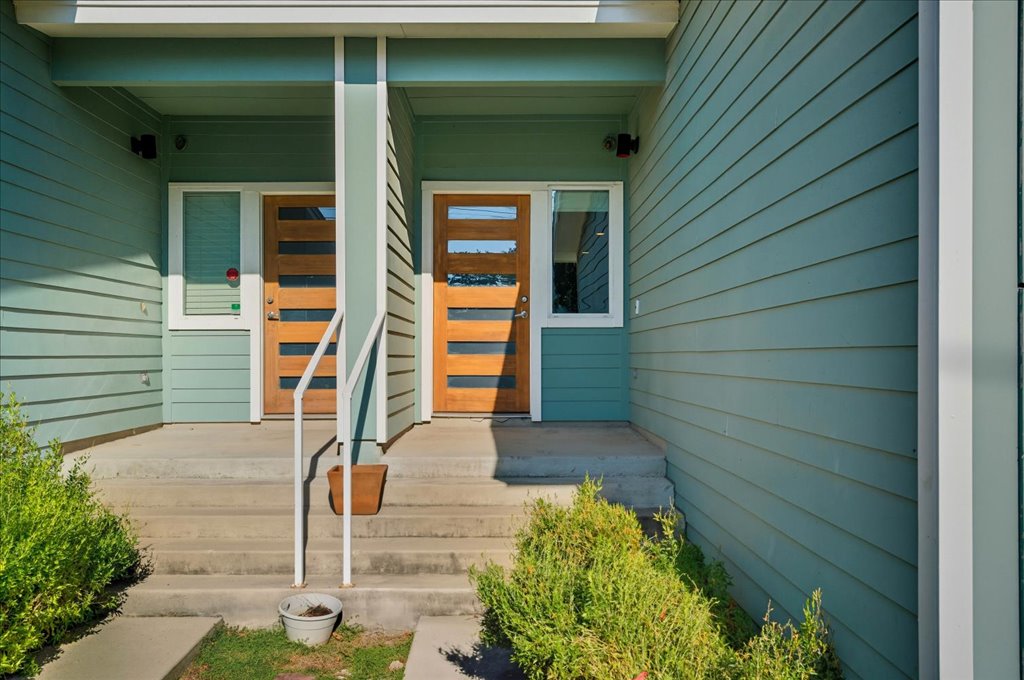 6902 Bennett Avenue, Unit B Austin, TX 78752 - Photo 5 of 27 Entrance to property featuring a porch