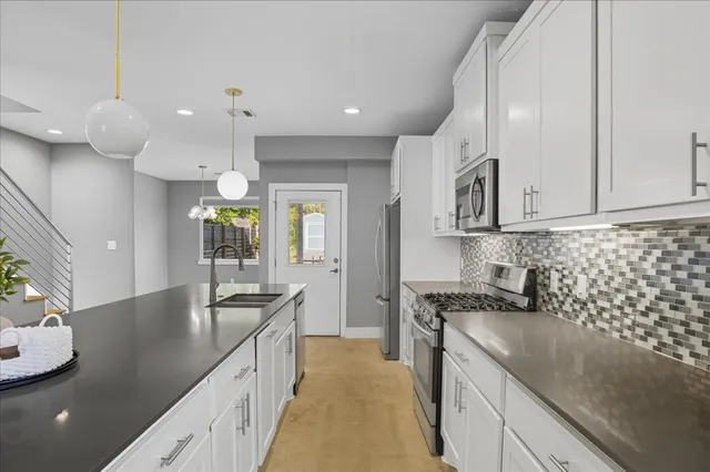 $1,990 | 6902 Bennett Avenue, Unit B, Austin, TX 78752