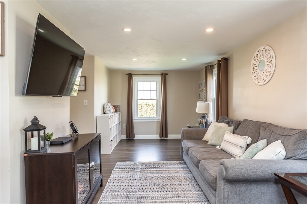 138 Hazelhurst Road Somerset, MA 02726 - Photo 8 of 30 Gallery Image 8